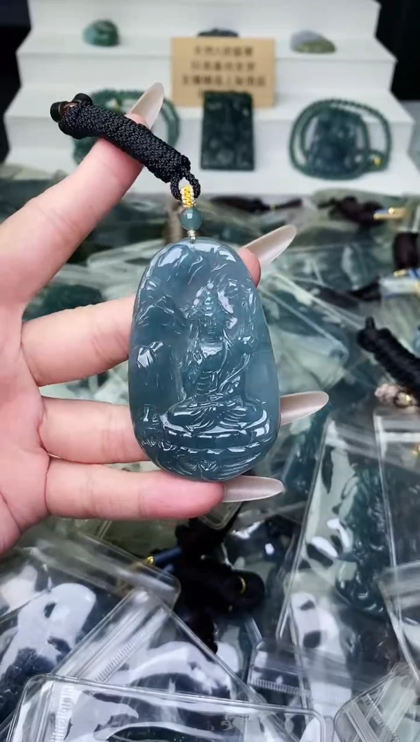 颈饰未镶嵌翡翠