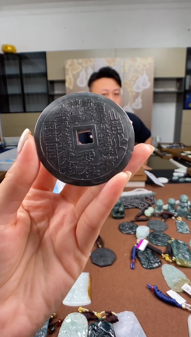 颈饰未镶嵌翡翠 多样性发其一