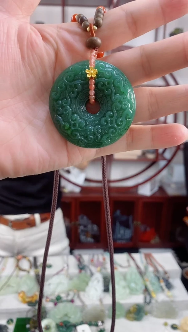 颈饰未镶嵌和田玉1