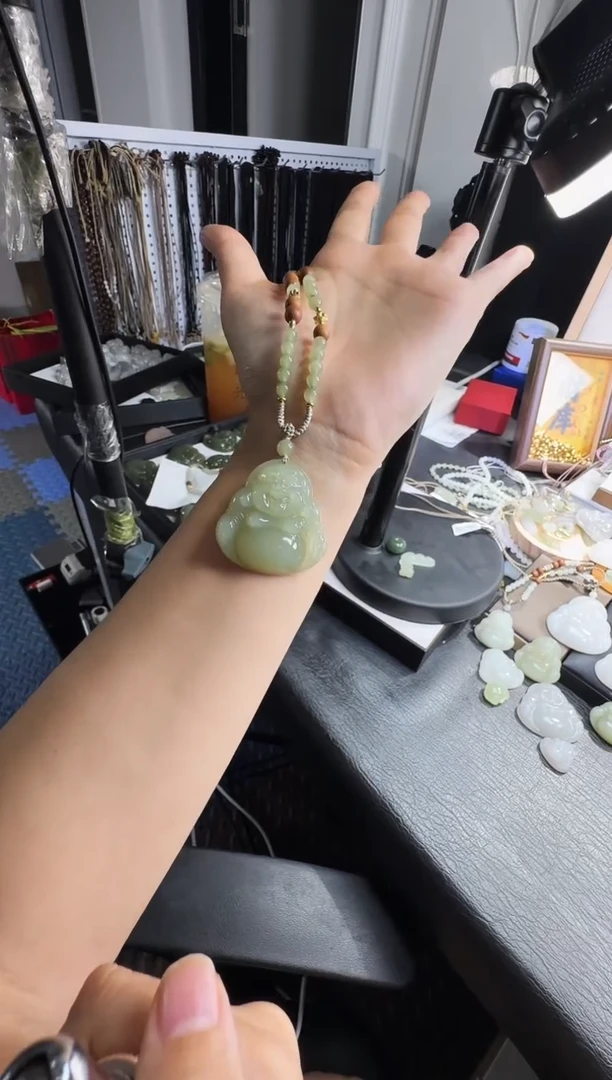 颈饰未镶嵌和田玉潇***?40高冰佛公