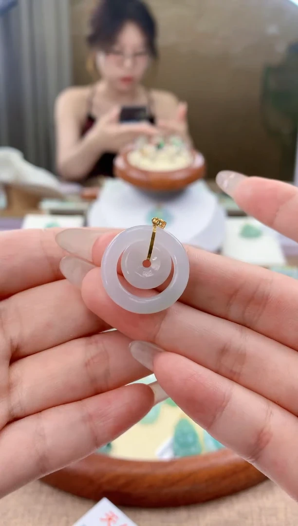 翡翠18K金镶嵌颈饰天然A货翡翠挂件