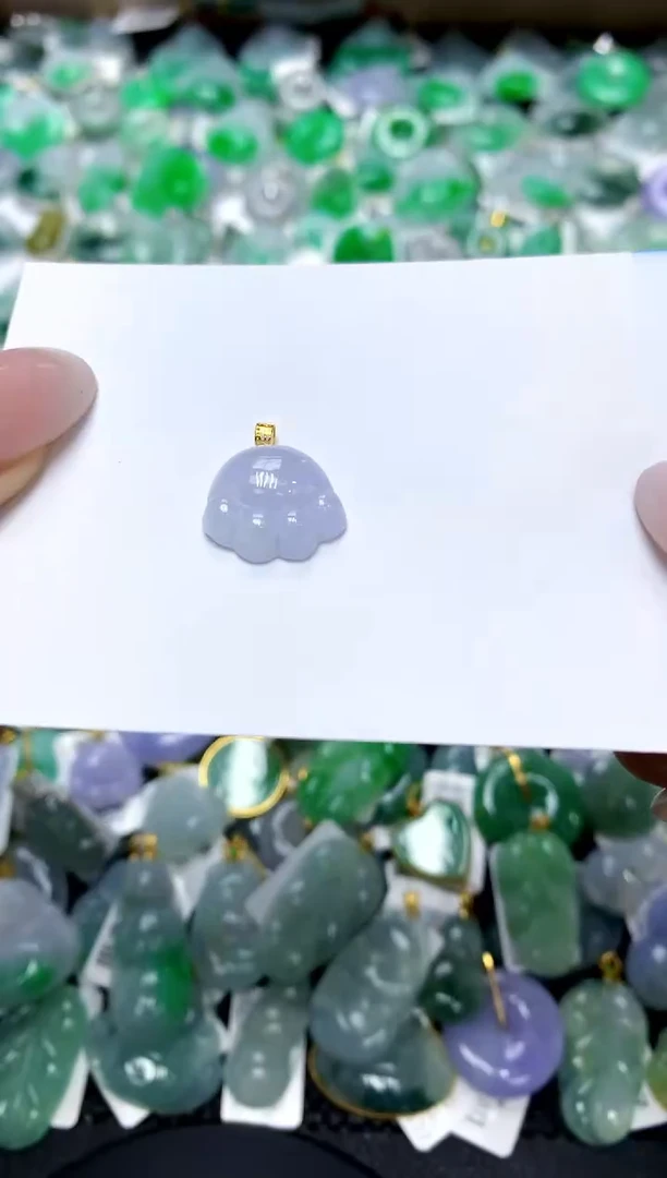 翡翠18K金镶嵌颈饰11111111111111
