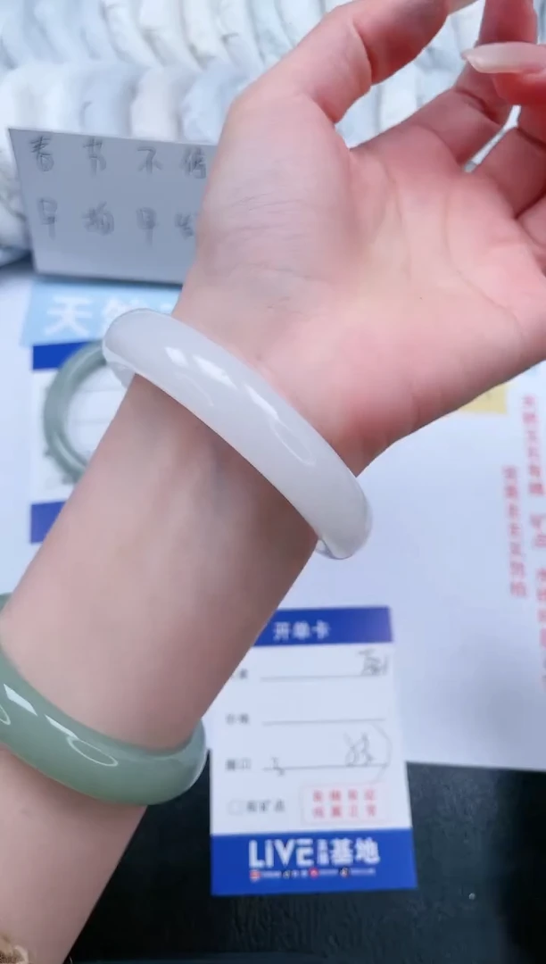 【闪购商品】石英质玉手镯未镶嵌T321-53.7