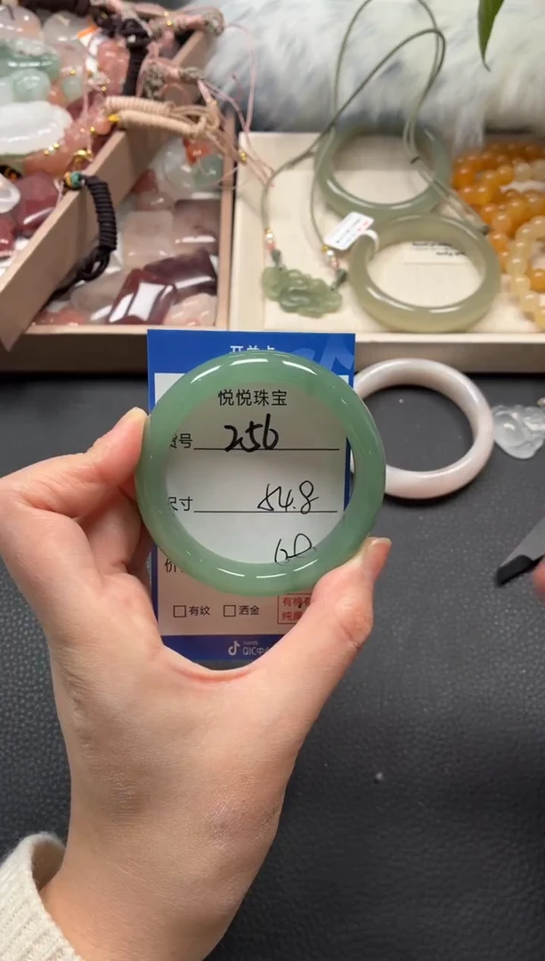 未镶嵌手镯石英质玉256