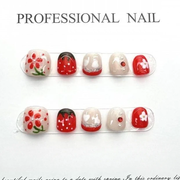 【小女孩穿戴甲】可爱草莓穿戴甲美甲重复使用手工穿戴甲小朋友