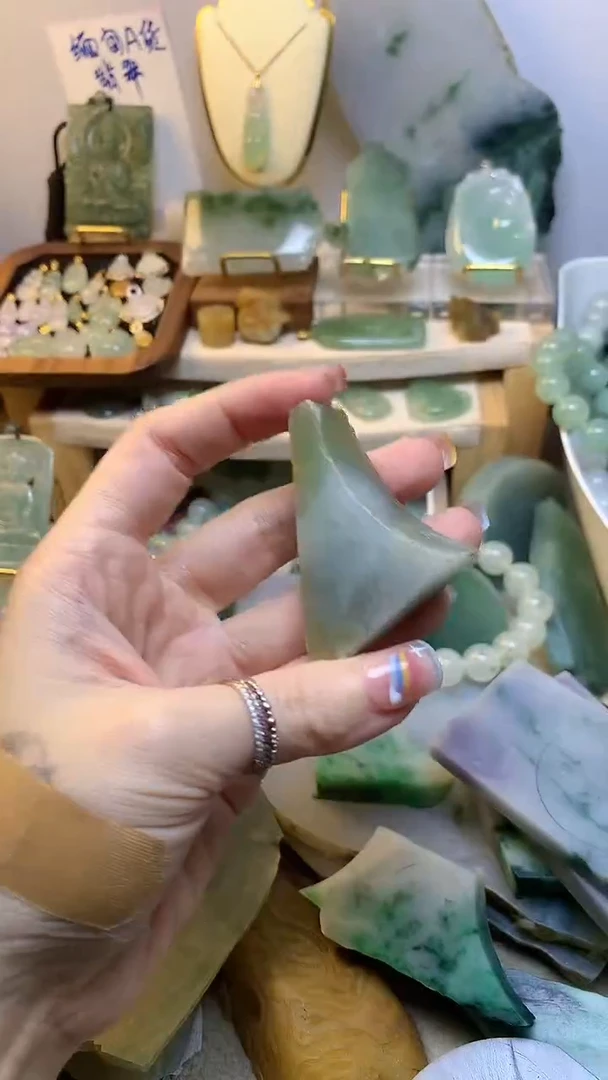 未镶嵌挂件翡翠缅甸A货翡翠,没有运费险,有纹有裂