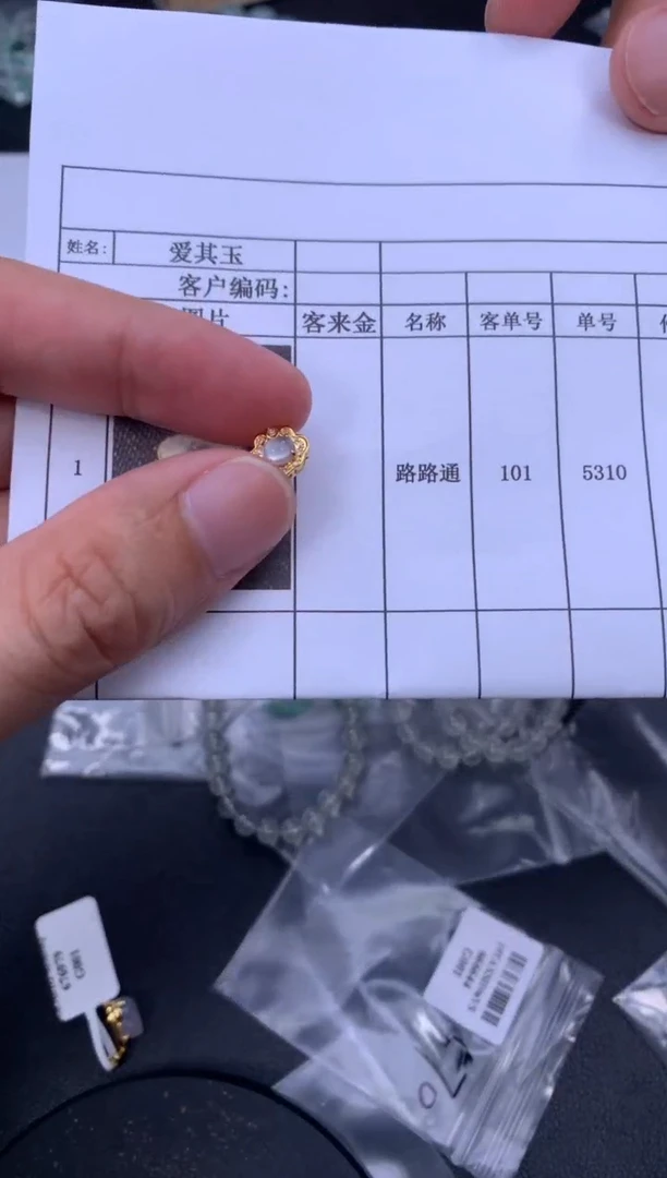翡翠挂件18K金镶嵌t**e不退不换