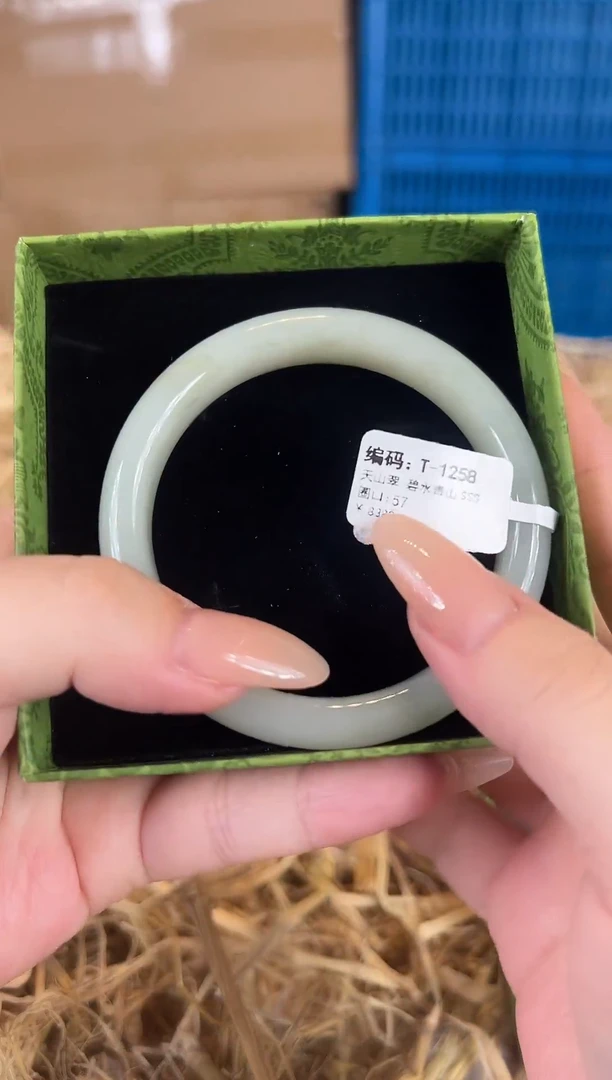未镶嵌手镯石英质玉T1258