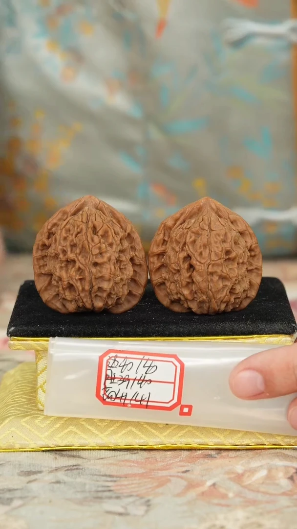 【闪购商品】文玩核桃把件水龙纹有修