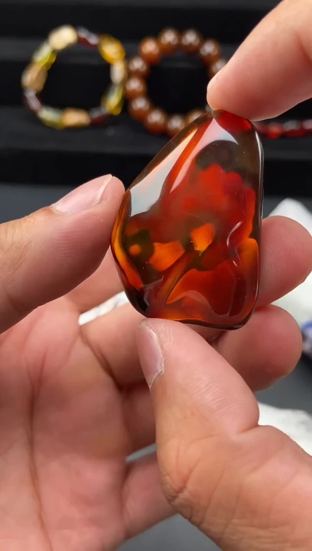 琥珀颈饰未镶嵌血珀随形吊坠