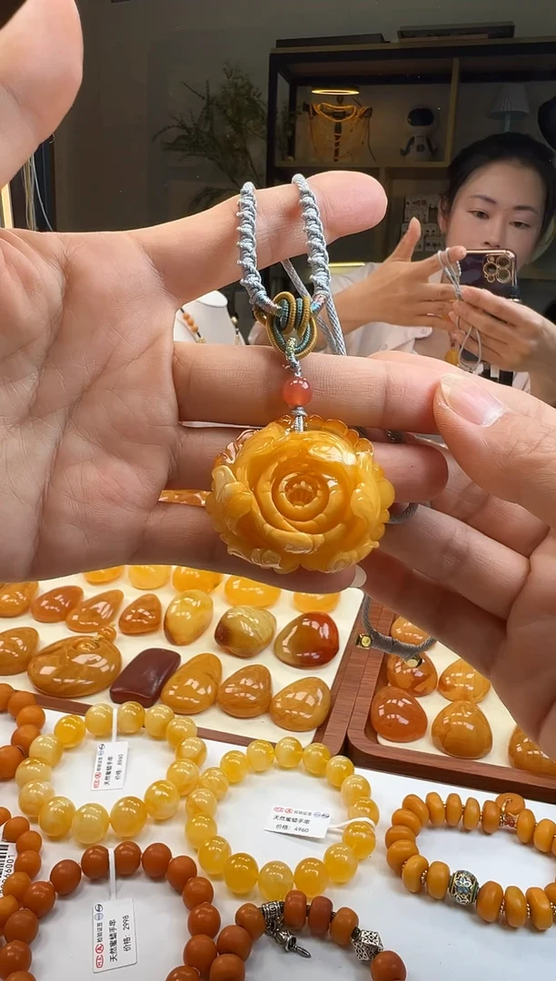 琥珀吊坠(赠链)未镶嵌精品牡丹花吊坠
