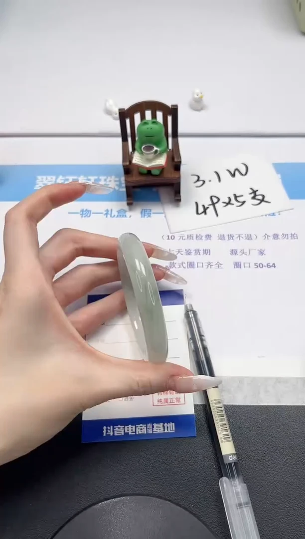 【闪购商品】石英质玉手镯未镶嵌V118-60