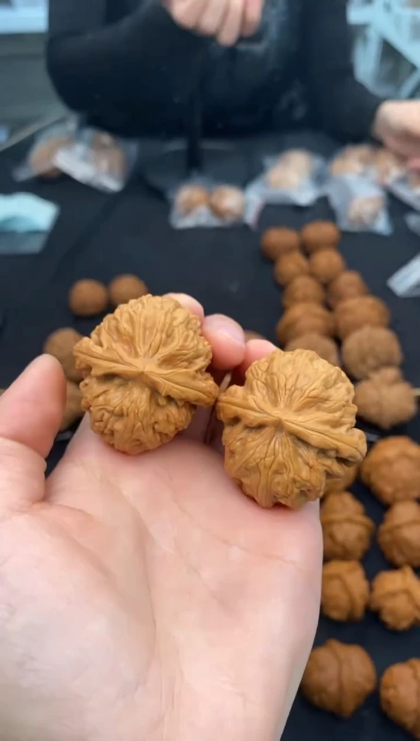 【闪购商品】文玩核桃把件红锦鲤40-u207