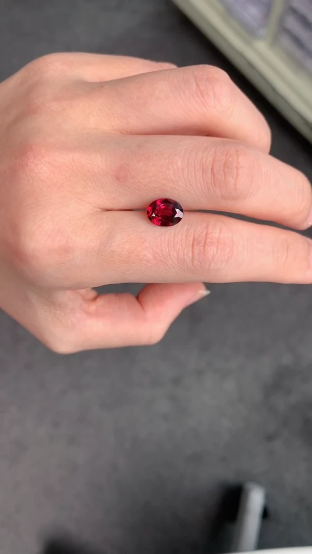 未镶嵌珠宝半成品石榴石喜*2.4ct镁铝榴石   DB