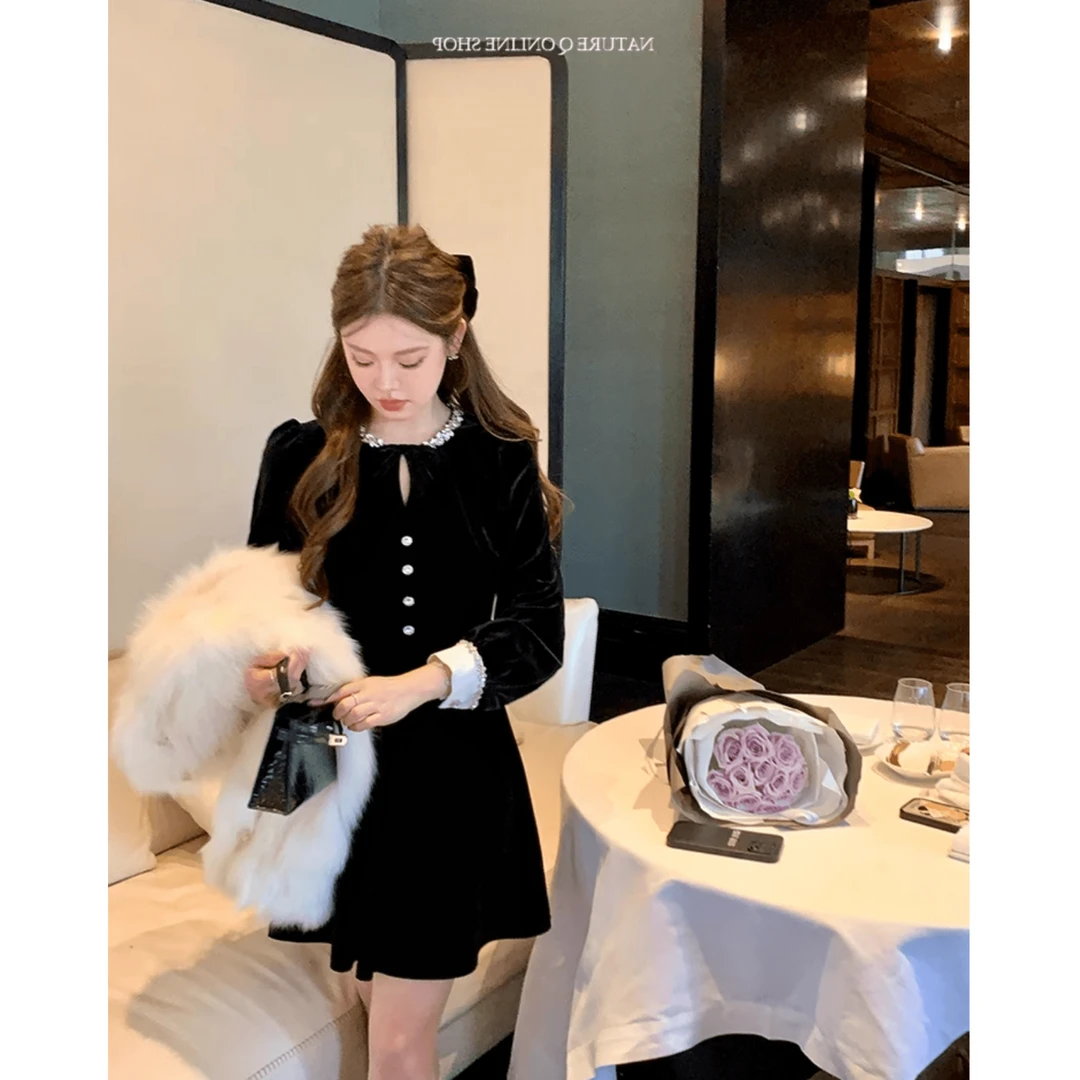 T22跨年氛围感衣服连衣裙2025年春秋打底法式赫本小香风连衣裙女