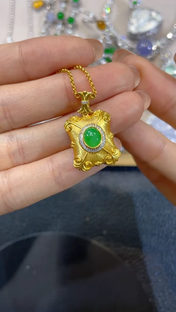 颈饰18K金镶嵌翡翠团购9