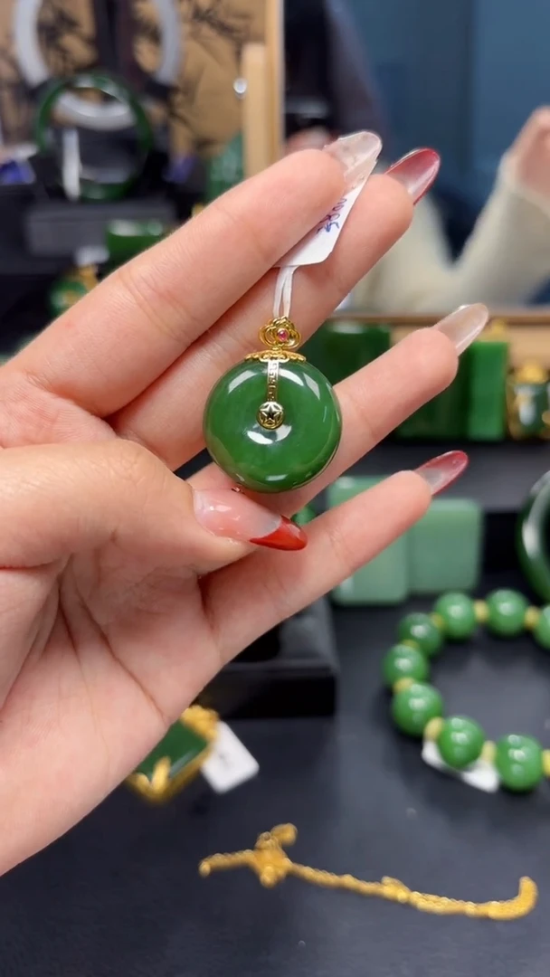【闪购商品】和田玉（碧玉）吊坠(赠链)18K金镶嵌1