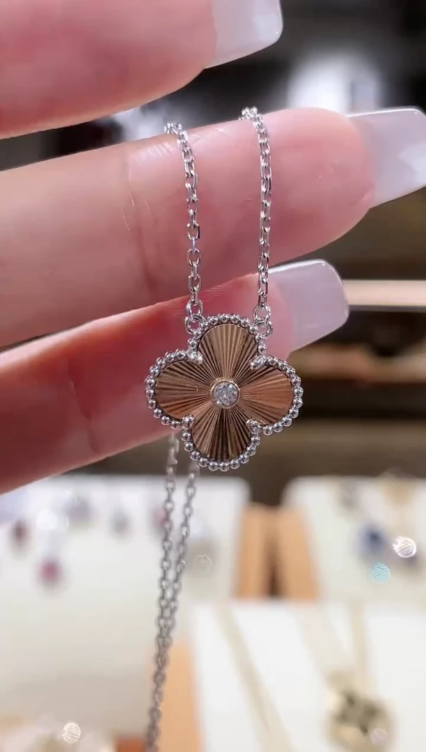 【闪购商品】钻石颈饰18K金镶嵌项链