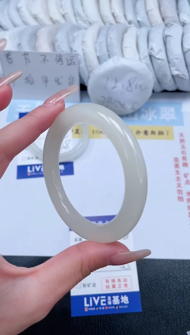 【闪购商品】石英质玉手镯未镶嵌T290-55