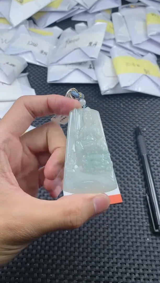 翡翠未镶嵌颈饰