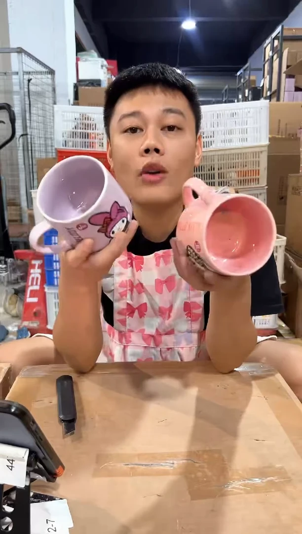 瓷片紫色美乐蒂马克杯加粉色kt马克杯