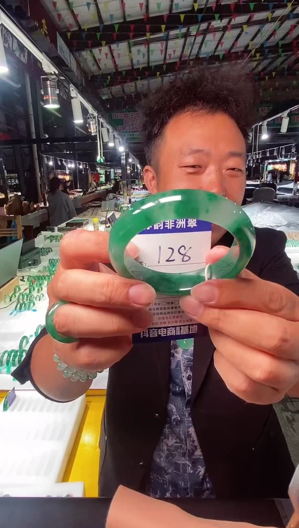 未镶嵌手镯石英质玉（非洲翠）61+