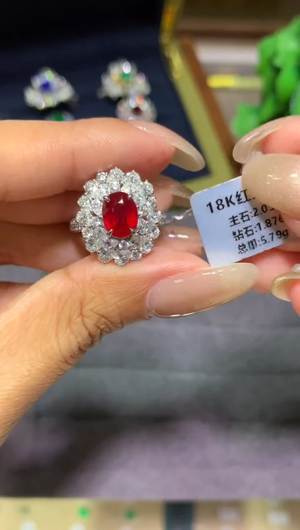 18K金镶嵌戒指红宝石2.03ct