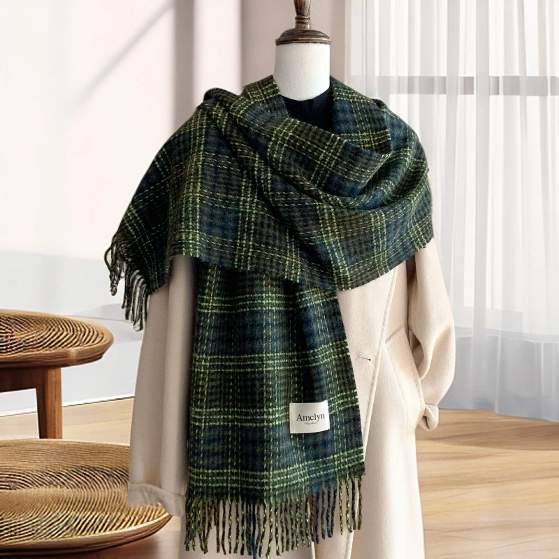 羊毛披肩冬天新款羊绒围巾格子长款百搭女保暖加厚时尚格纹围脖