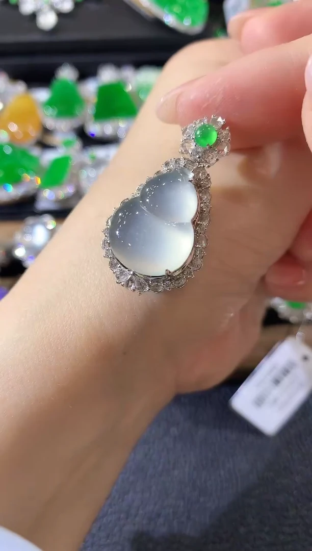 吊坠(不含链)18K金镶嵌翡翠D112