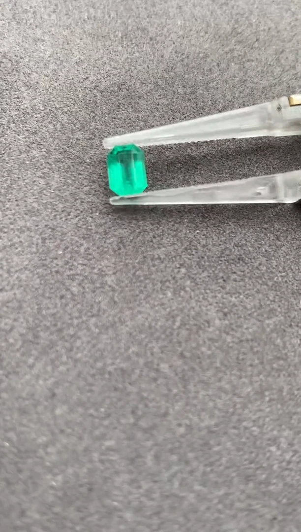 裸石未镶嵌祖母绿16-17YH哥伦比亚0.93ct