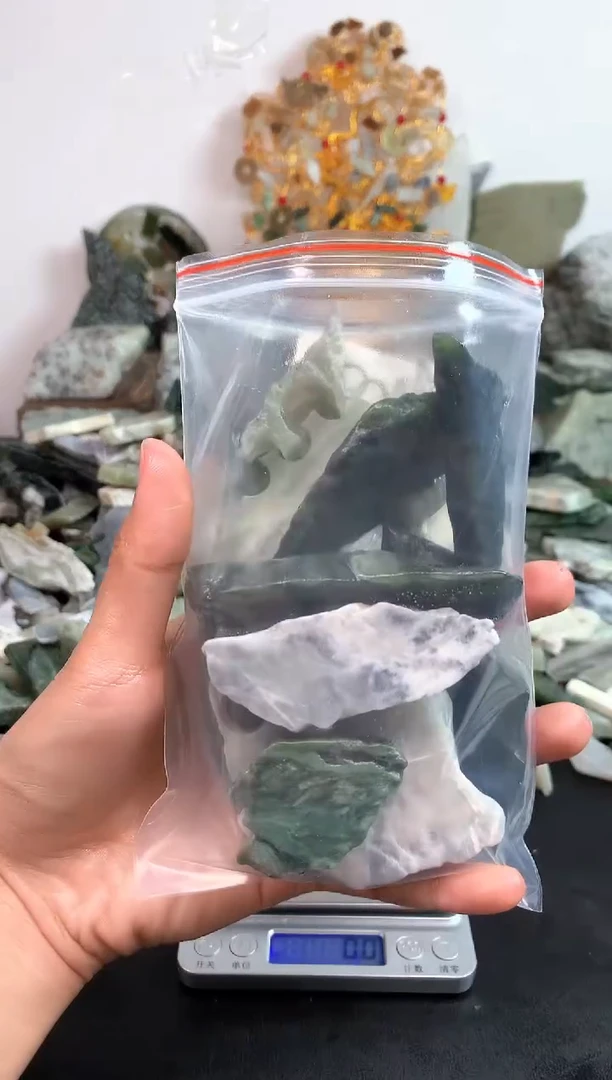未镶嵌和田玉摆件80