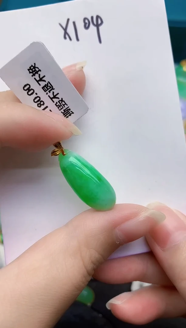 颈饰18K金镶嵌翡翠缅甸天然翡翠A货