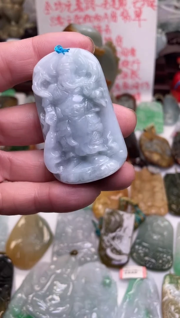 颈饰未镶嵌翡翠关公