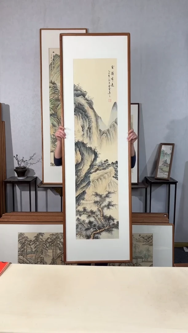 国画手绘*云岭归逸*52*172cm*原木色木框