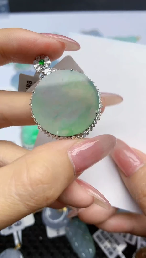 【闪购商品】翡翠挂件18K金镶嵌天然翡翠A货