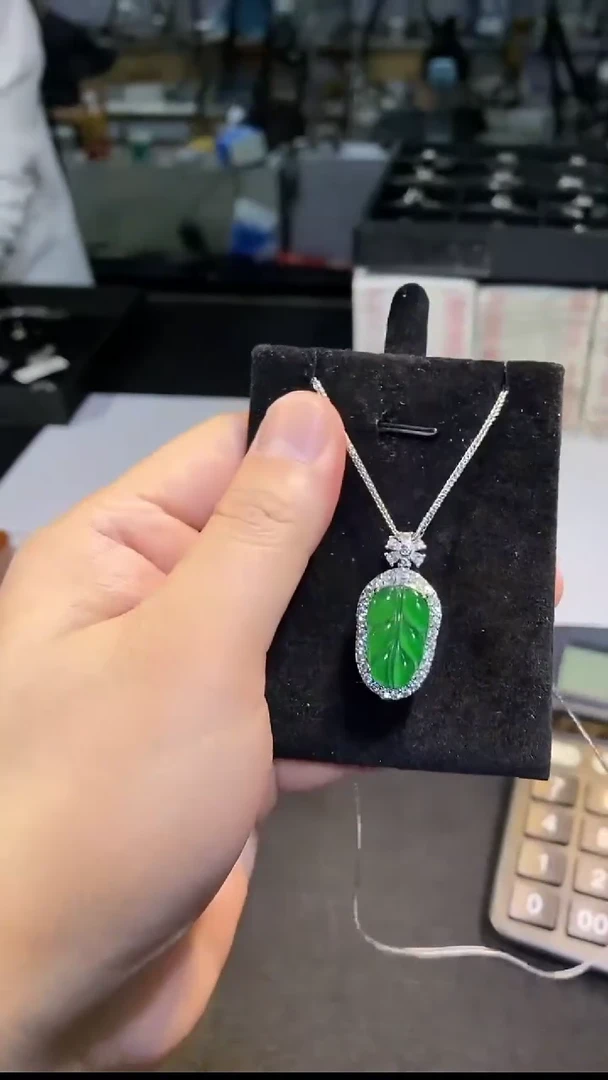 【闪购商品】翡翠吊坠(不含链)未镶嵌多样性发货其一不含链