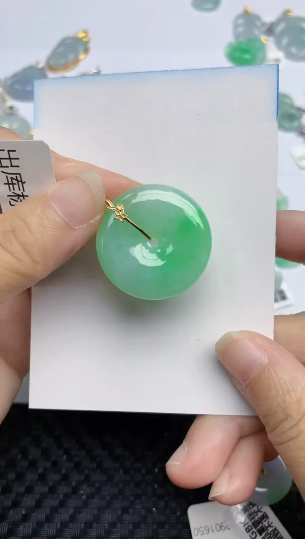翡翠18K金镶嵌颈饰天然翡翠A货