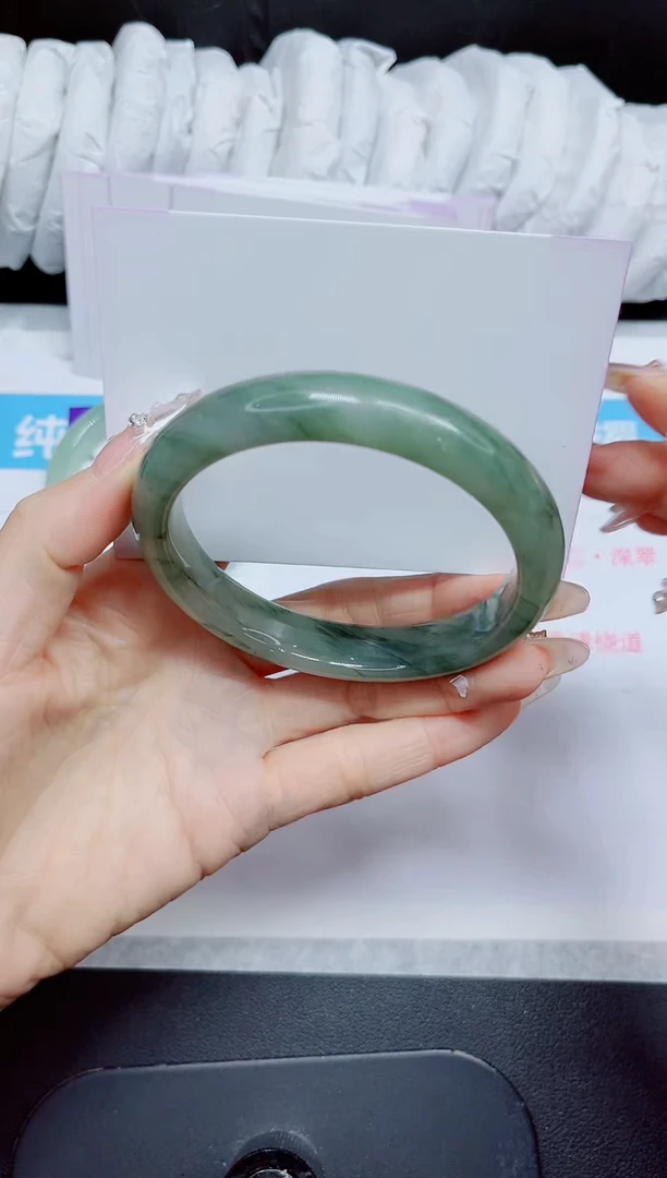 石英质玉手镯未镶嵌380