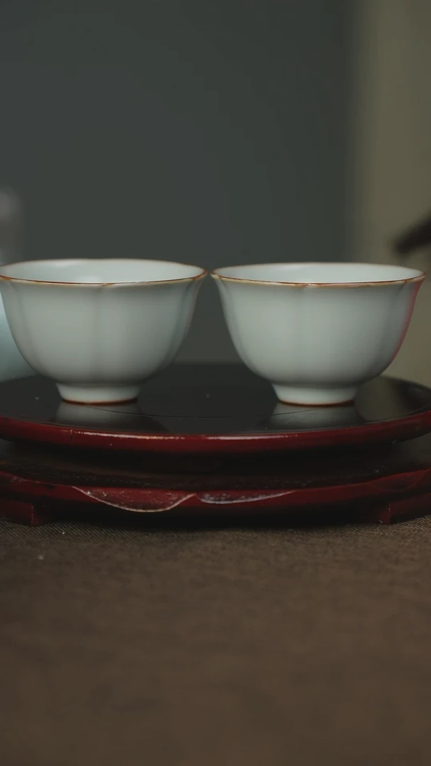 微瑕 花口杯 一对 汝瓷 主人杯