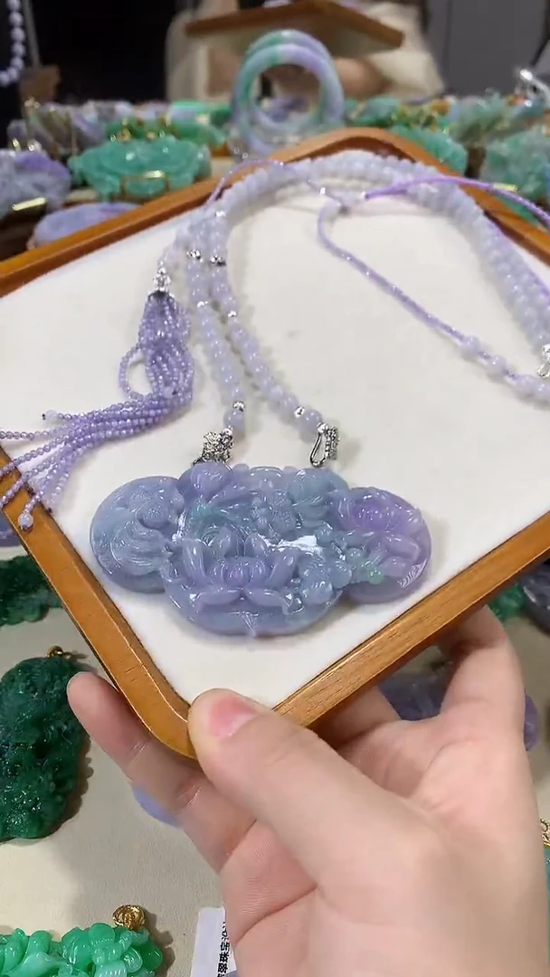 颈饰未镶嵌翡翠吊坠