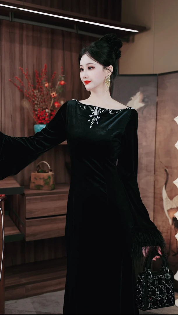 YUN《朝颜》时尚黑色修身长款新中式中国风秋冬丝绒长袖连衣裙