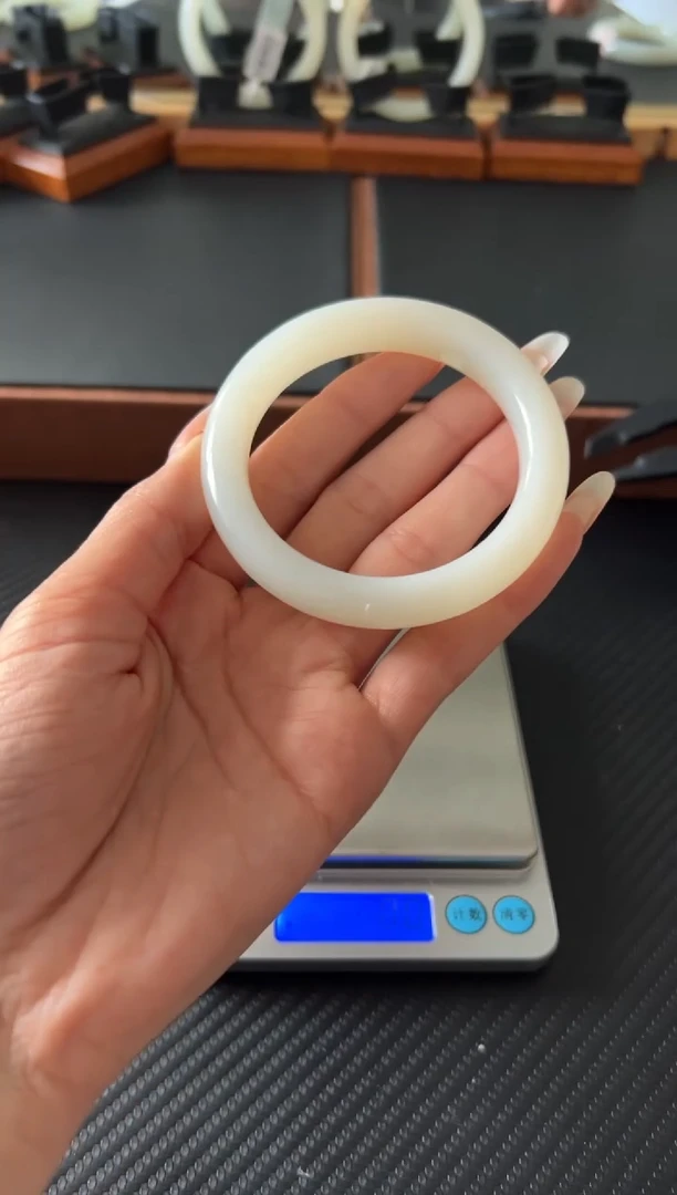 未镶嵌手镯和田玉且末金山微色差56+K