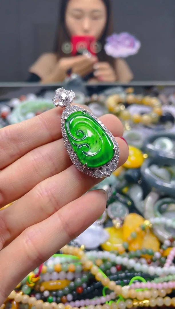 颈饰未镶嵌翡翠/T/翡翠A货，一件也是批发价