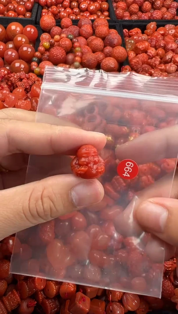 南红玛瑙未镶嵌颈饰1