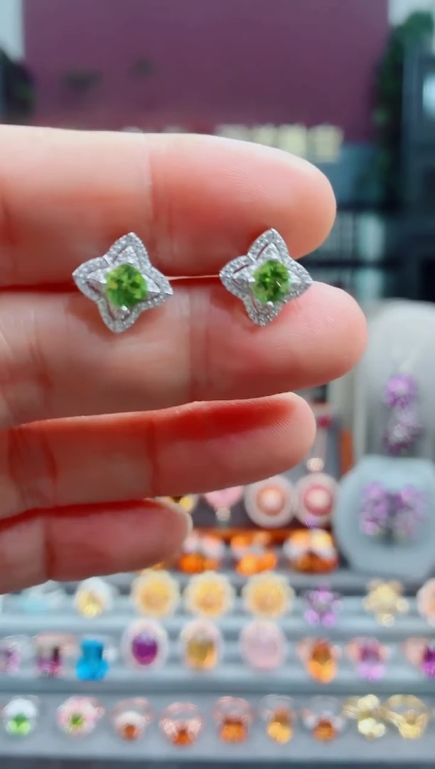 银S925镶嵌耳钉橄榄石橄榄石耳钉