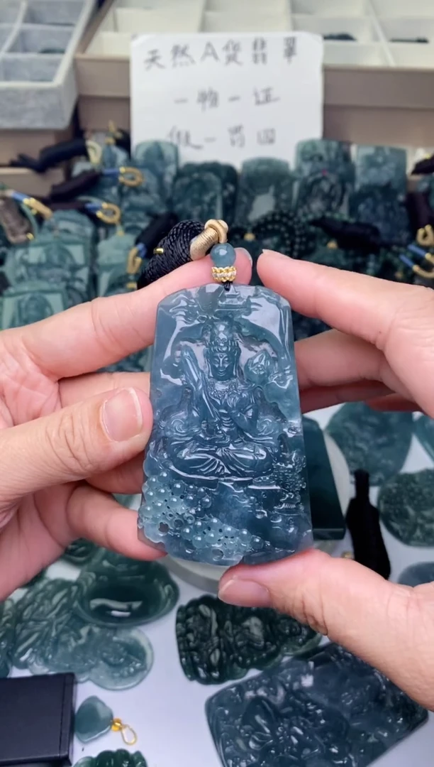 颈饰未镶嵌翡翠