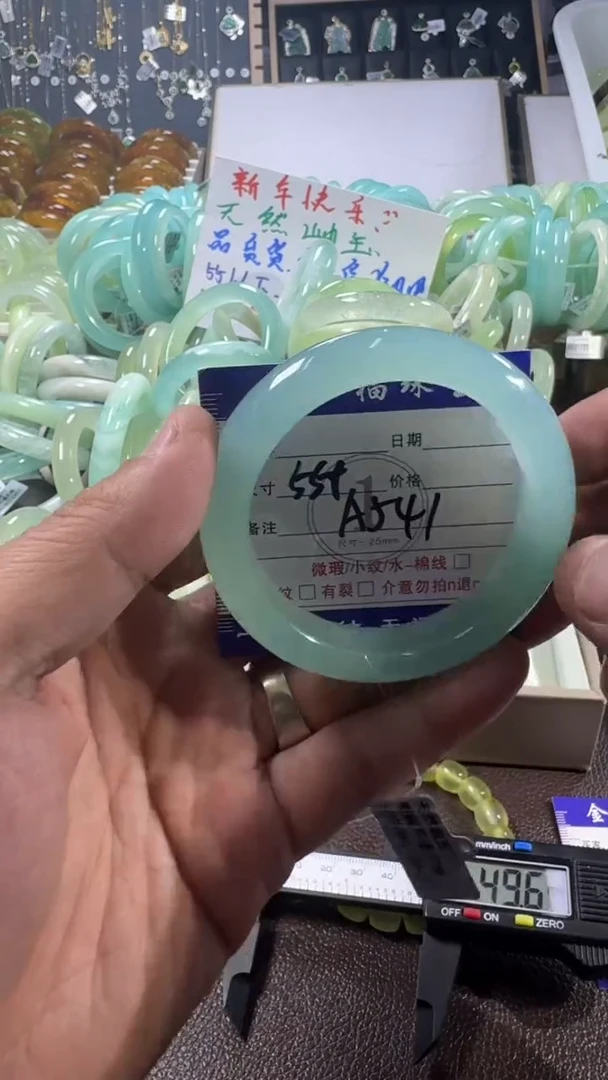 未镶嵌蛇纹石玉手镯1