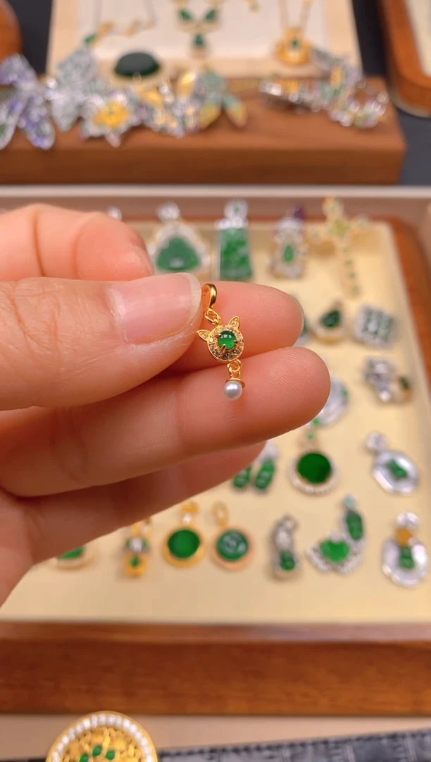 【闪购商品】翡翠吊坠(不含链)银S925镶嵌猫猫万能扣