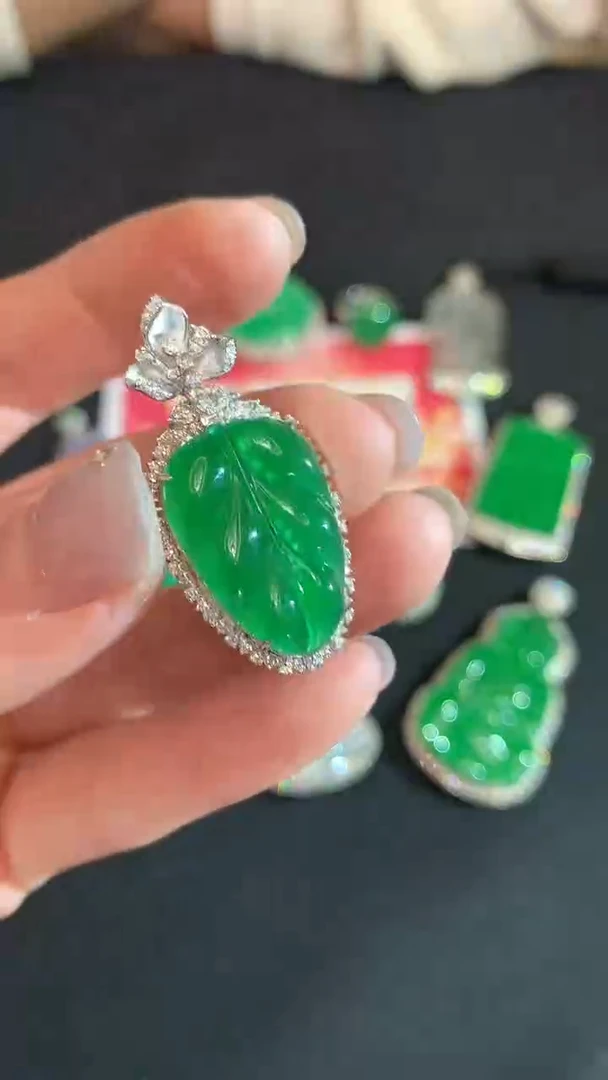 【闪购商品】翡翠18K金镶嵌吊坠(不含链)叶子不退不换|8800+0