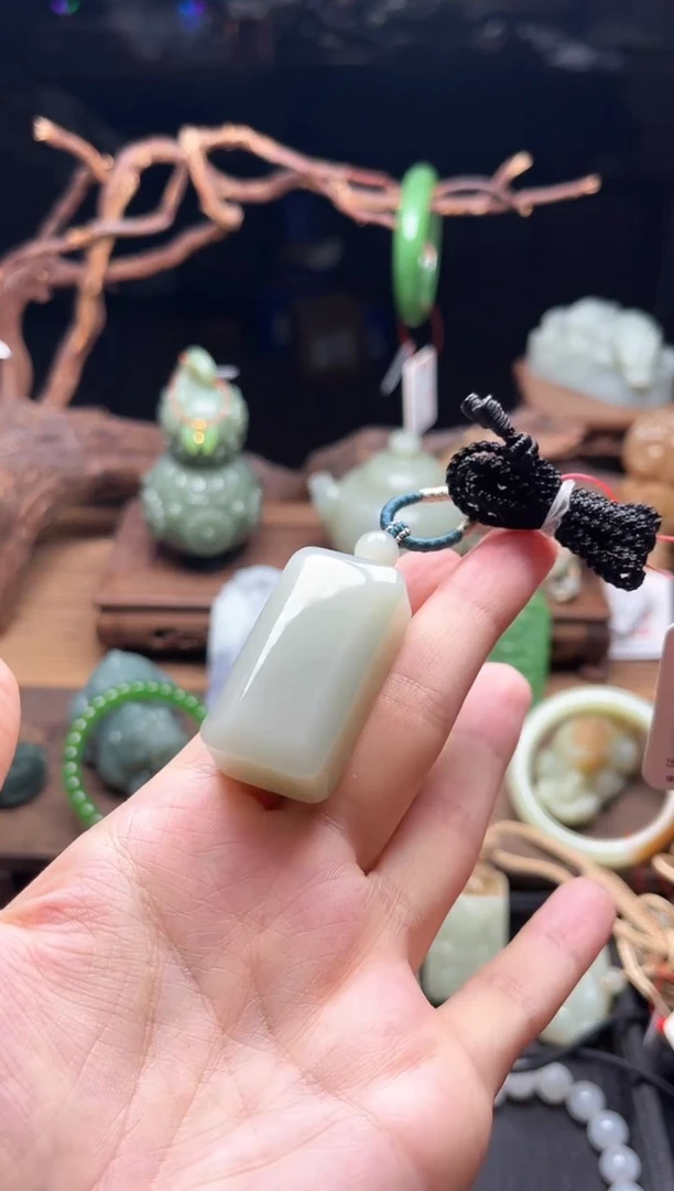 和田玉未镶嵌吊坠(不含链)且末迪克兰 无事牌30694